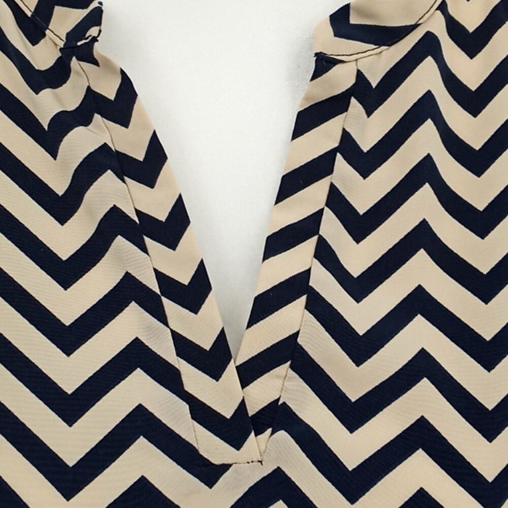 Olive & Oak Women's Navy & Tan Chevron Stripe Sleeveless V Neck Top Size Medium - Picture 4 of 11